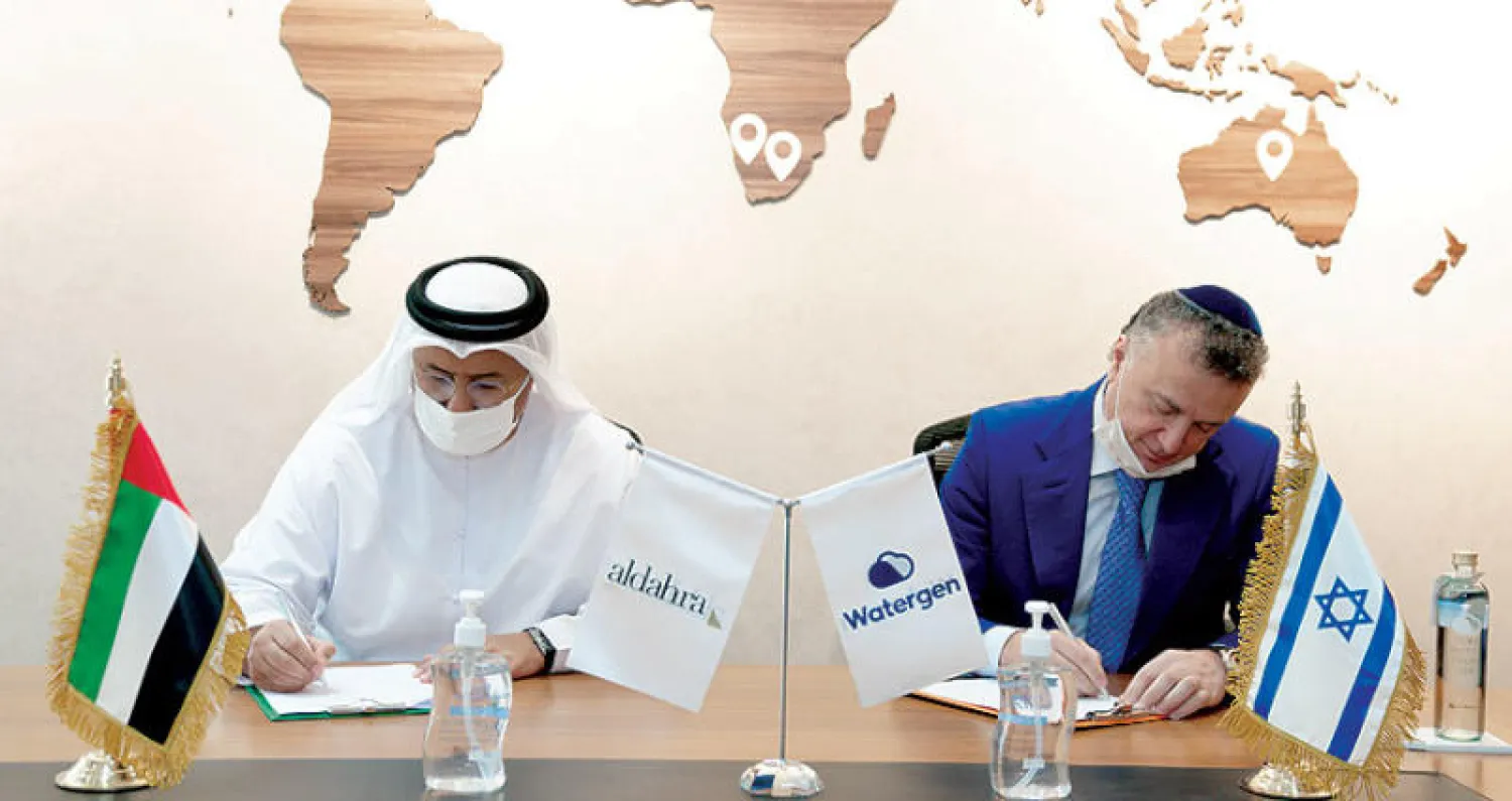 خديم الدرعي وميخائيل ميريلاشفيلي يوقعان الاتفاقية (وام)