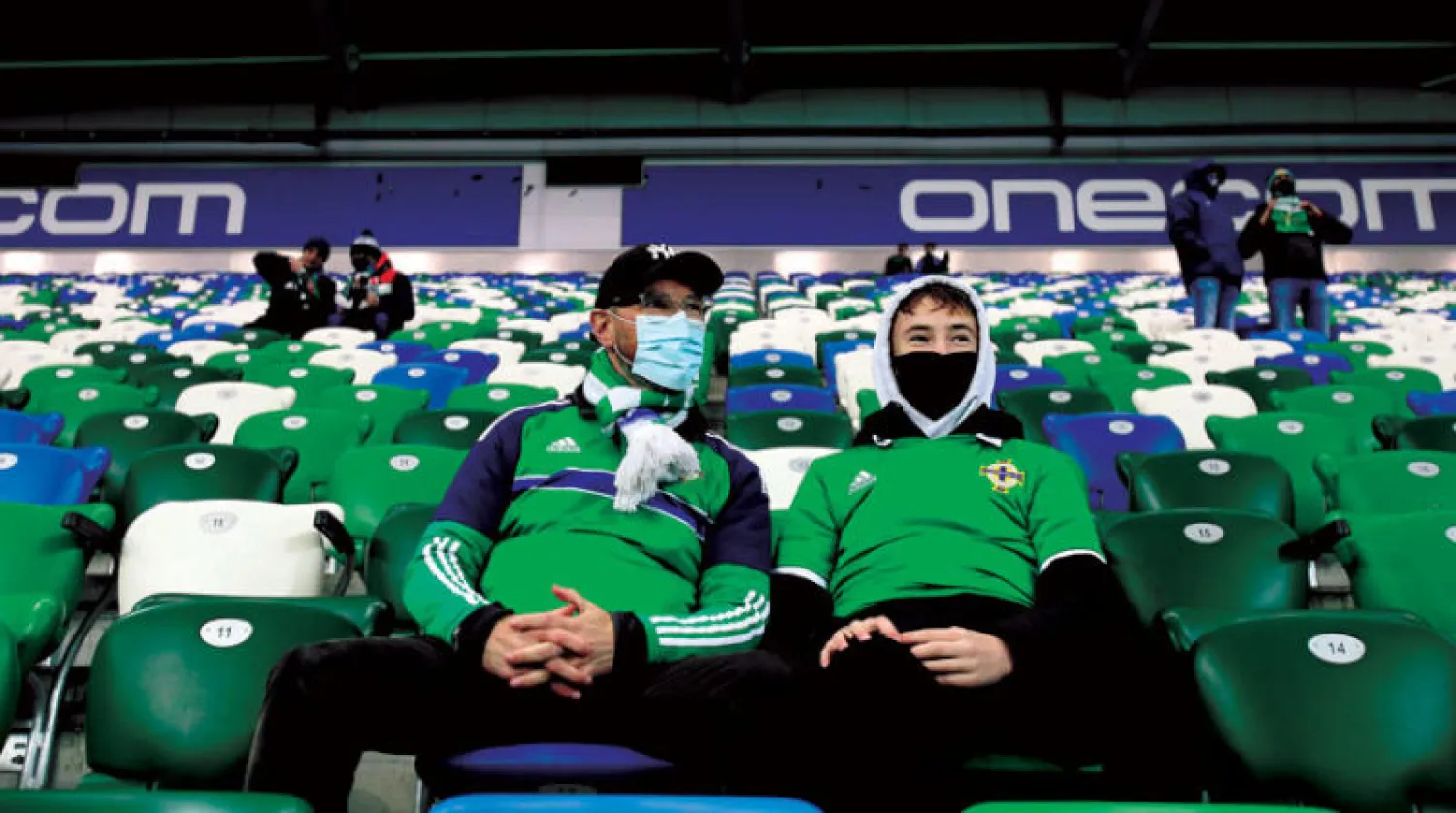 جماهير الكرة تستعد للعودة إلى الملاعب الإنجليزية في الرابع من ديسمبر (أ.ف.ب)