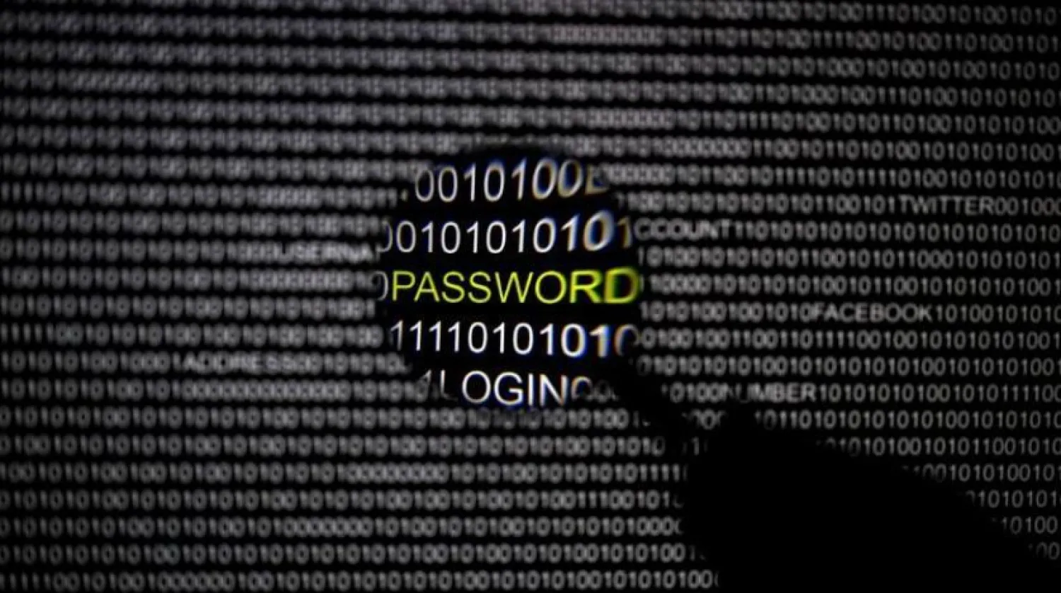 Bir bilgisayar ekranında görünen şifreler (Reuters-Arşiv)