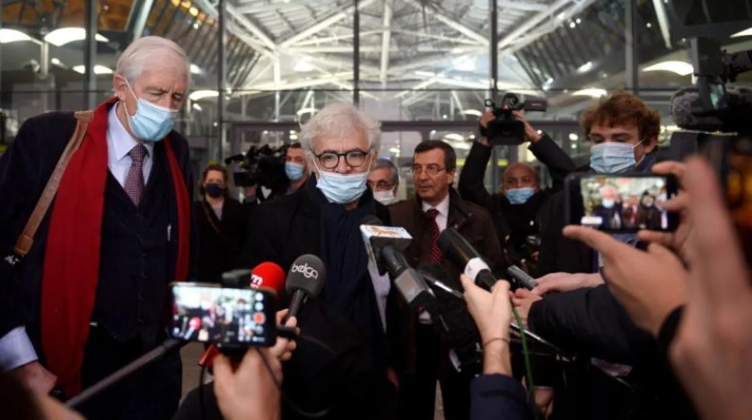 İran Ulusal Direniş Konseyi’ni temsil eden iki avukat Belçika’nın Antwerp şehrindeki mahkeme binasına geldi (Reuters)