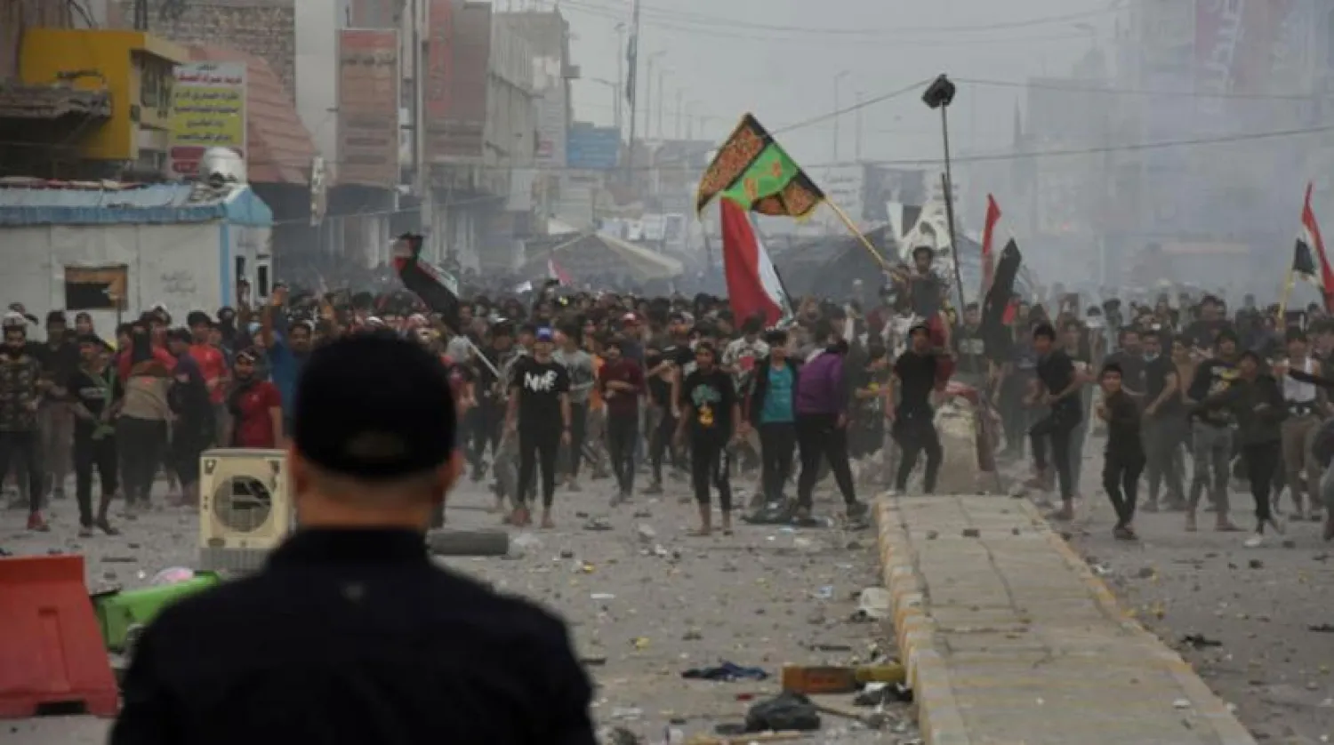 Nasıriye’de dün Sadr Hareketi destekçileri ile aktivistler arasında yaşanan çatışmalar (Reuters)