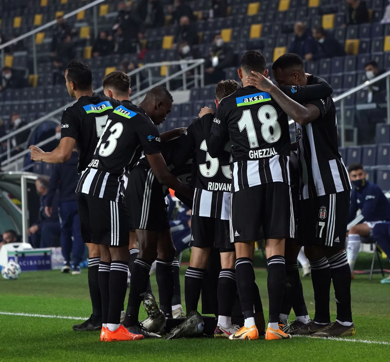 Beşiktaş 15 yıl sonra Kadıköy'de aynı skorla galip: Yine 10 kişi kaldı, yine 4-3 kazandı