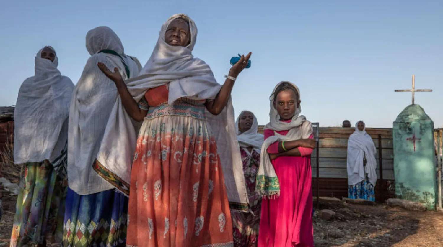 نازحات من إثيوبيا في السودان أمس (أ.ب)