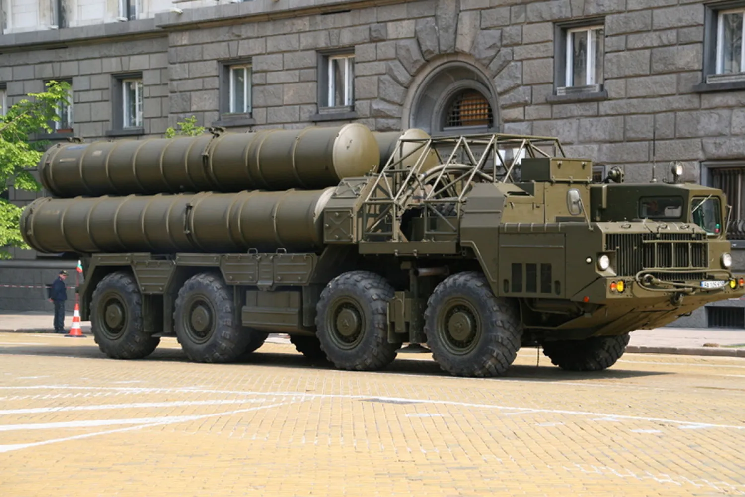 Russian S-300 missiles arrive in the coastal Syrian city of Tartus [Anadolu Agency]