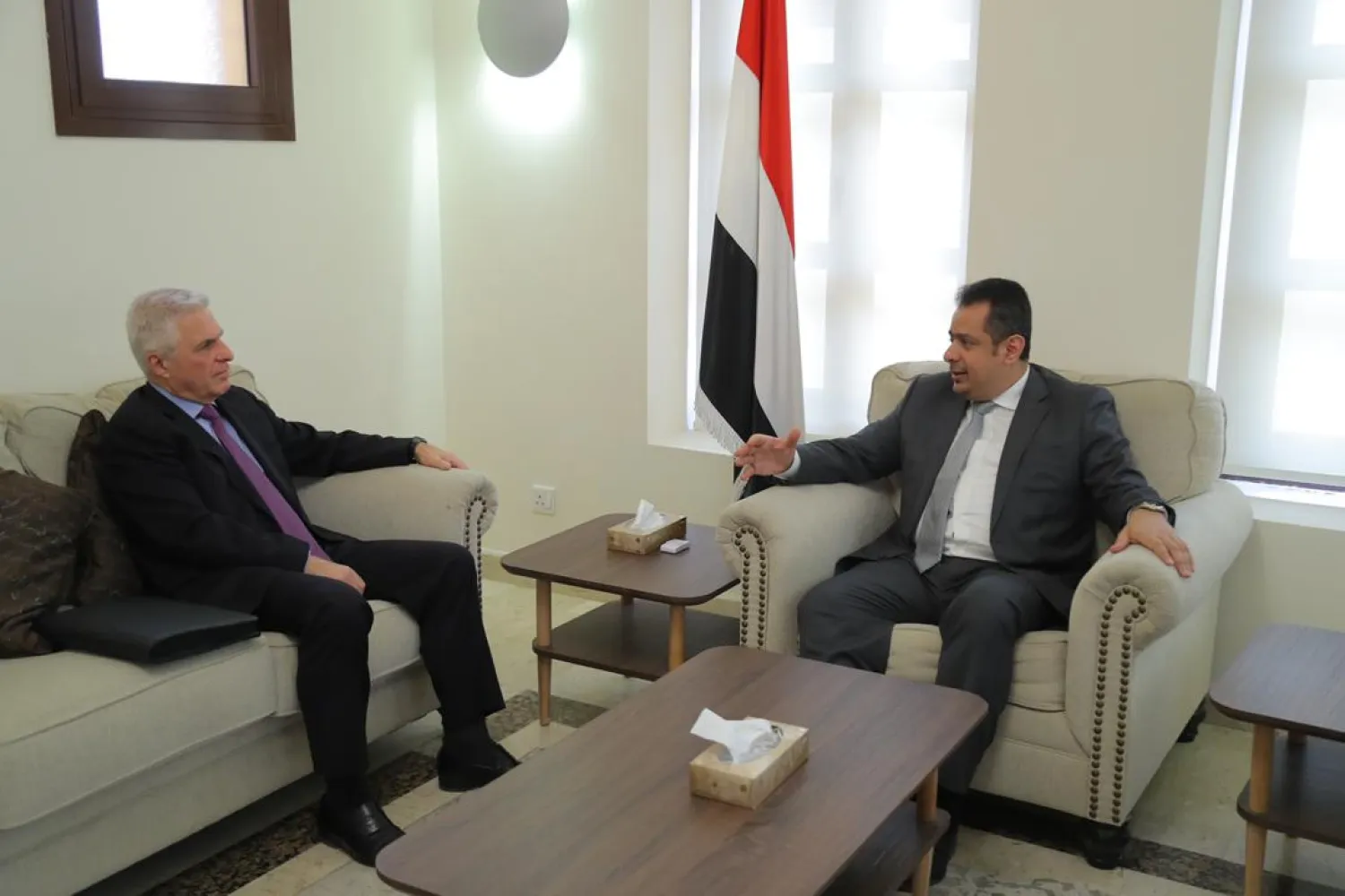 Prime Minister-designate Maeen Abdulmalik met on Sunday with Russian Ambassador to Yemen Vladimir Dudechkin. (Saba)