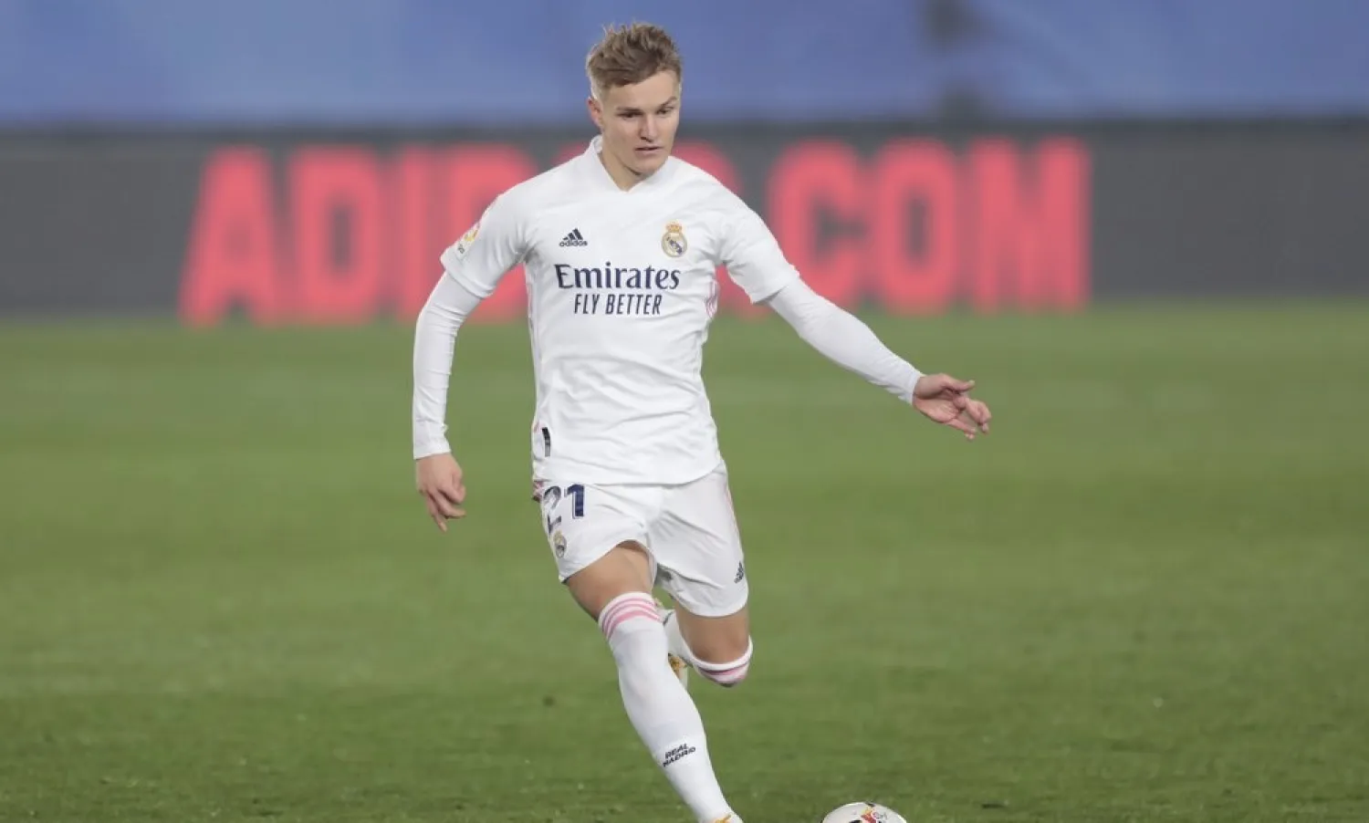 Real Madrid's Martin Odegaard runs with the ball during the Spanish La Liga match against Alaves at Alfredo di Stefano stadium in Madrid, Spain, Nov. 28, 2020. (AP)