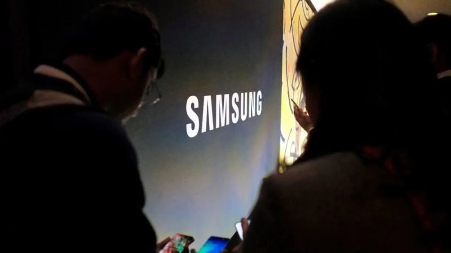 Attendees at Samsung Electronics Co Ltd’s Unpacked event test out the company’s new devices in in San Francisco, California, US, February 20, 2019. (Reuters)