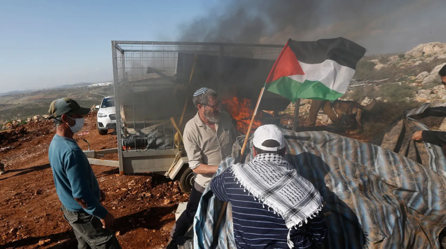 مواجهات في سلفيت بالضفة الغربية بين فلسطينيين ومستوطنين يسعون لتوسيع مستوطناتهم (إ.ب.أ)  