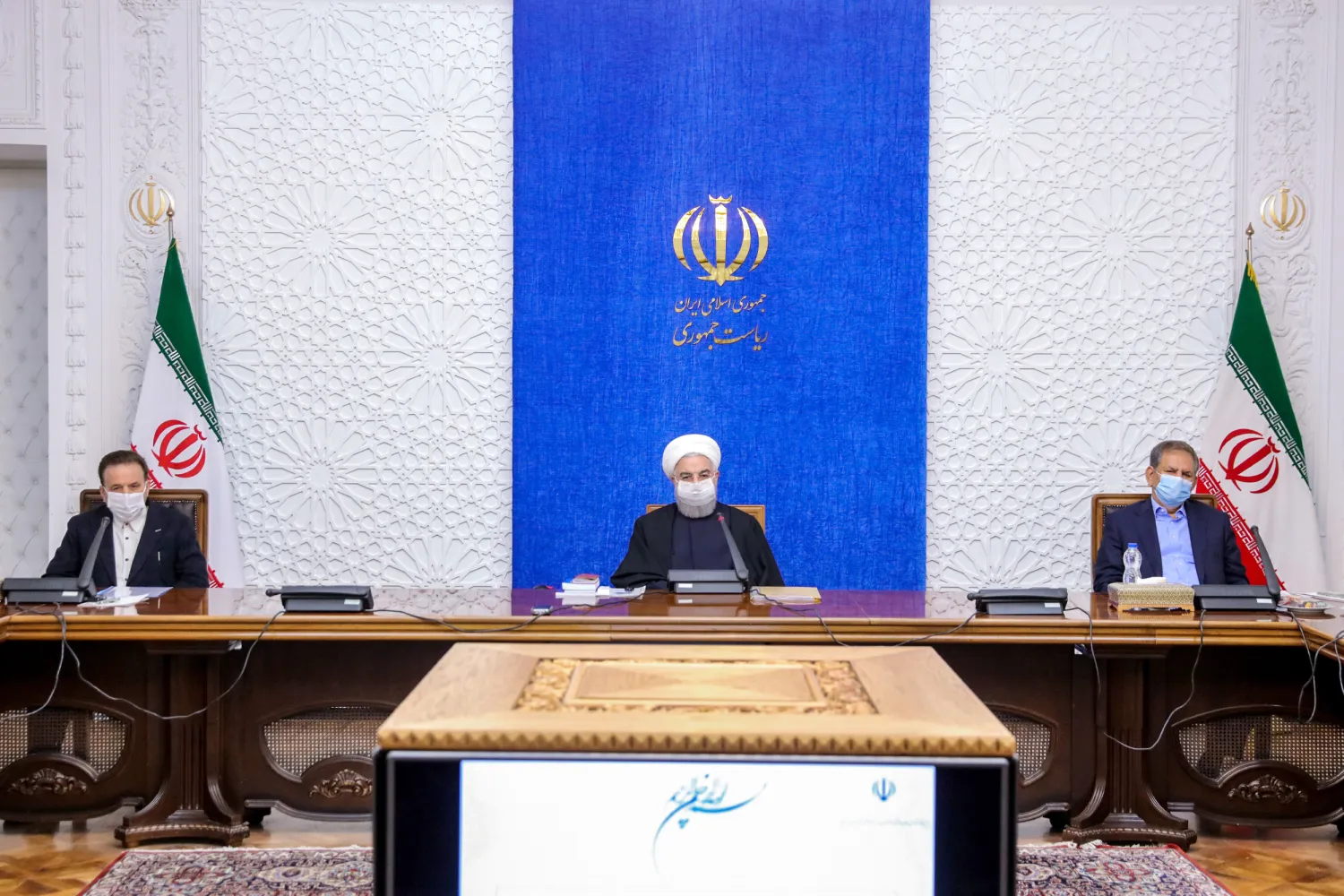 الرئيس الإيراني حسن روحاني يترأس اجتماع مكتب التنسيق الاقتصادي الحكومي (د.ب.أ)