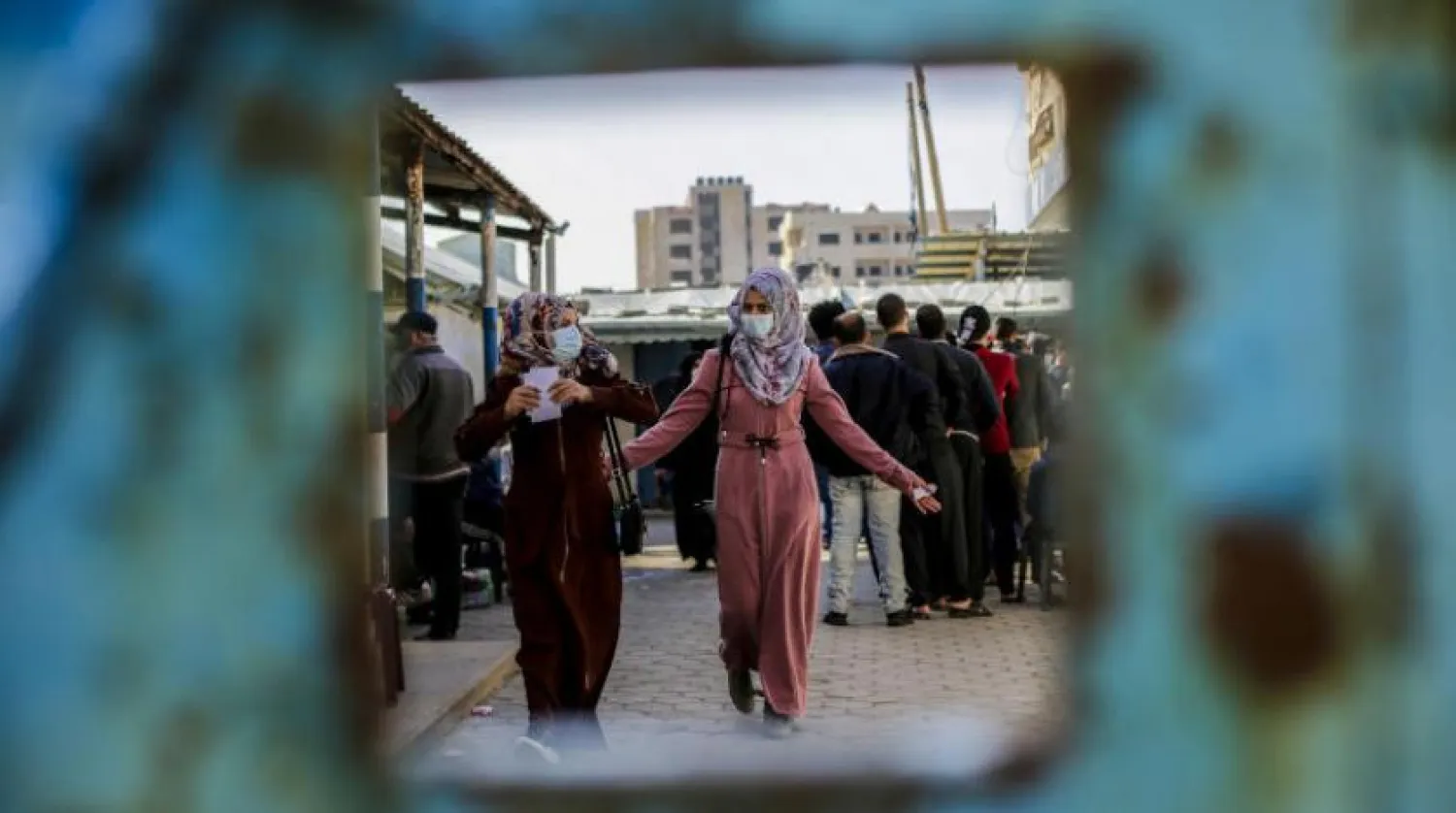 Gazze’de UNRWA’dan yardım alan Filistinliler (DPA)