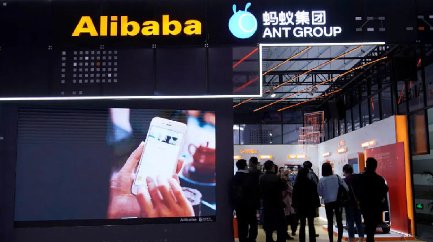 أصبح كثير من الشركات الصينية العملاقة على غرار «علي بابا» قاب قوسين أو أدنى من المنع من دخول الأسواق الأميركية (رويترز)