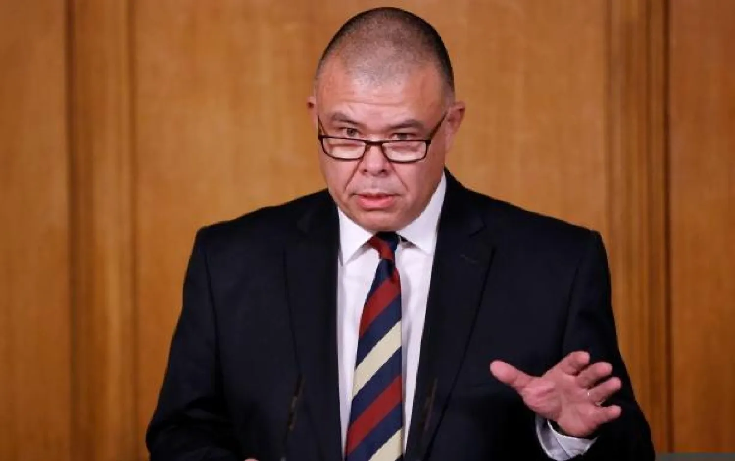 الدكتور جوناثان فان تام نائب كبير مسؤولي الصحة في بريطانيا (رويترز)