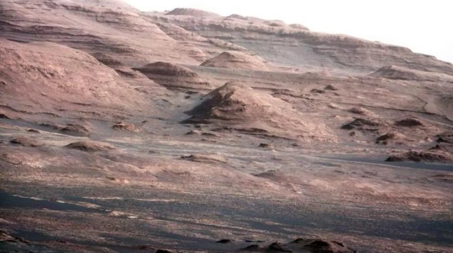 Mars yüzeyinin bir kısmını gösteren bir görsel (arşiv - Reuters)
