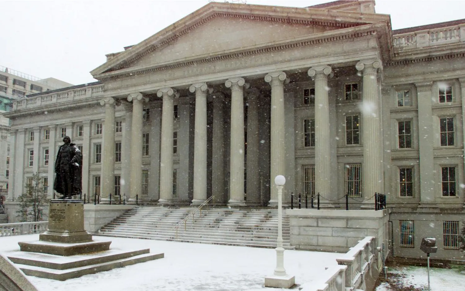 FILE PHOTO: The north side of the US Treasury Building in Washington February 22, 2001. File Photo