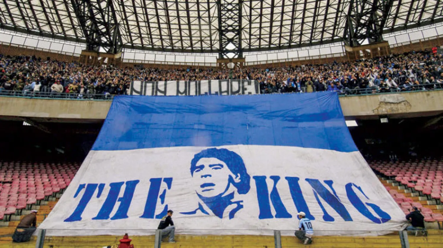 نابولي يستضيف سوسييداد اليوم في ملعبه الذي بات يحمل اسم دييغو أرماندو مارادونا (أ.ف.ب)