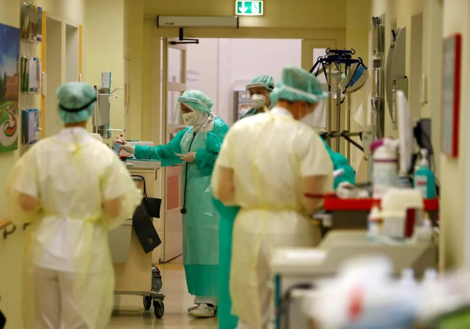 Nurses prepare to provide medical treatment for patients suffering from the coronavirus disease at the COVID-19 isolation ward of DRK Kliniken Berlin Mitte hospital in Berlin, Germany, November 11, 2020. REUTERS/Fabrizio Bensch