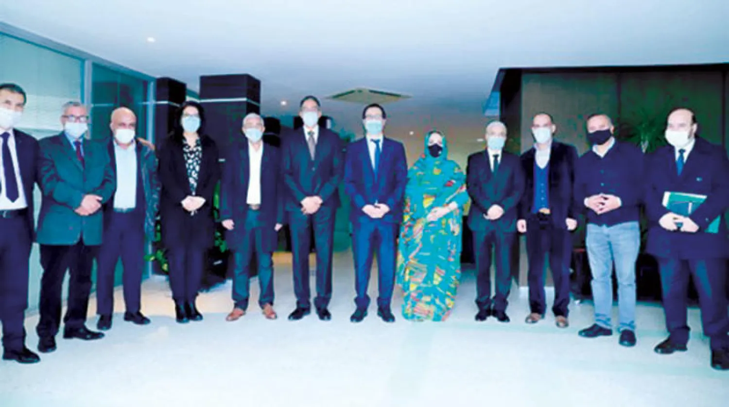 صورة جماعية لأعضاء لجنة التحكيم مع الوزير عثمان الفردوس (ماب)