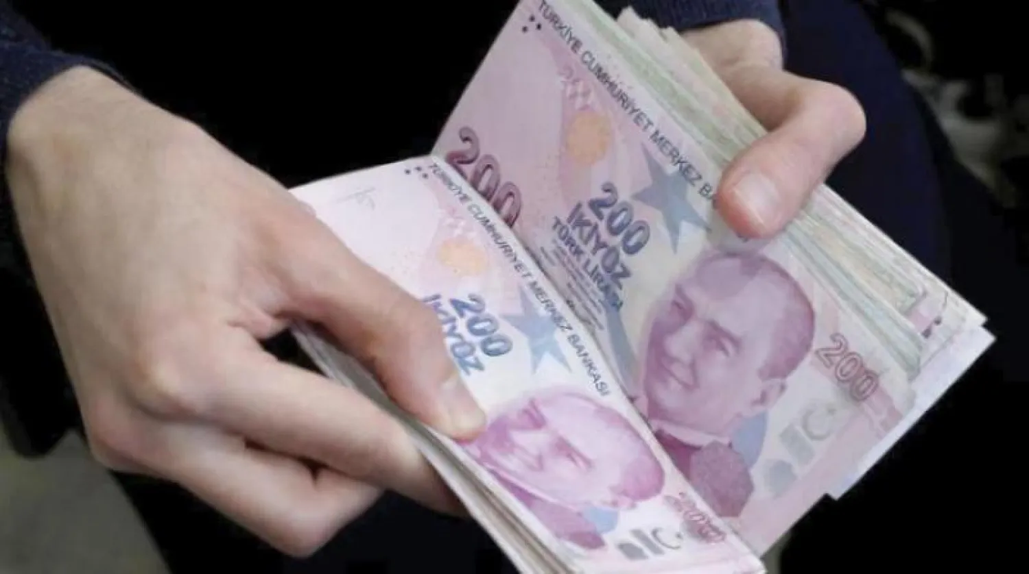 أوراق نقدية من الليرة التركية (أرشيفية- رويترز)