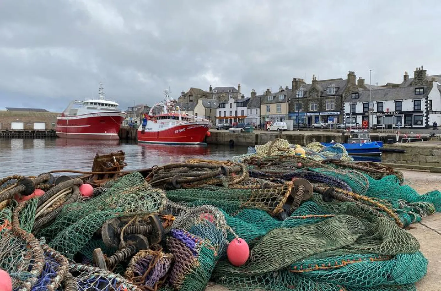 View of fishing boats and a net in the coastal town of Macduff, Scotland, Britain | Photo: REUTERS