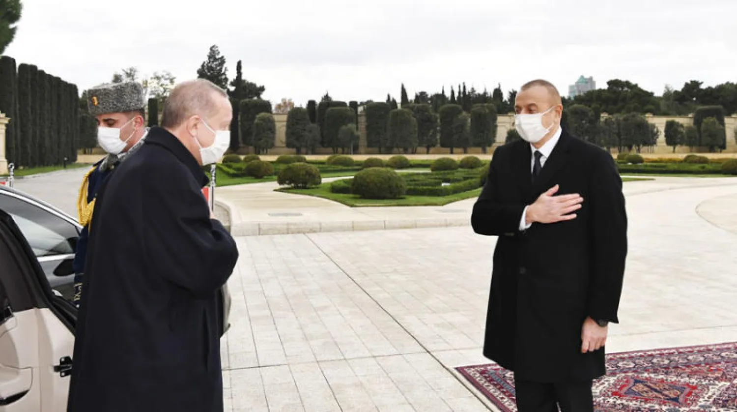 إردوغان في باكو مع نظيره علييف (إ.ب.أ)