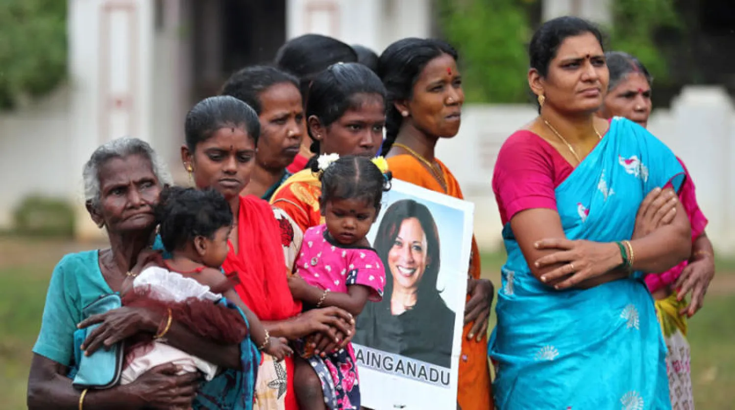 قرية هندية تحتفل بانتخاب كامالا هاريس جنوبي شيناي في 8 نوفمبر الماضي (أ.ب)