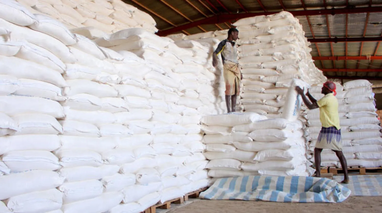 قادة الجماعة أقروا رفع سعر سلعة الدقيق بالتزامن مع سعيهم للدخول في دائرة المستوردين (أ.ف.ب)