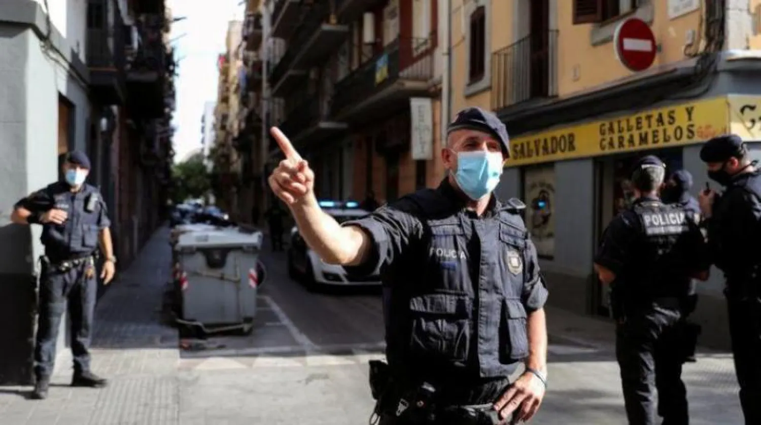 أفراد من الشرطة الإسبانية (أرشيفية - رويترز)