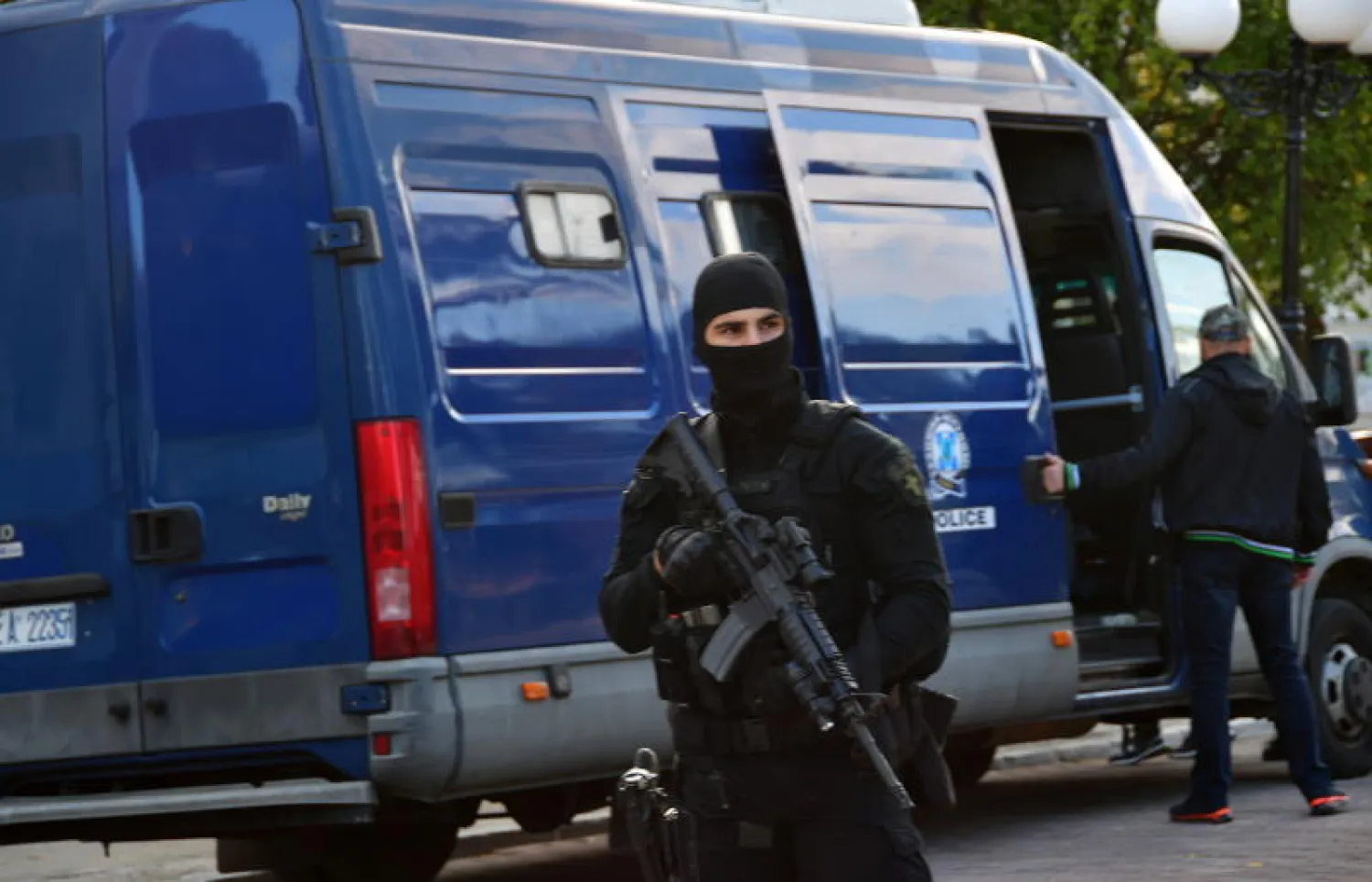 عناصر من الشرطة اليونانية في أثينا (إ.ب.أ)