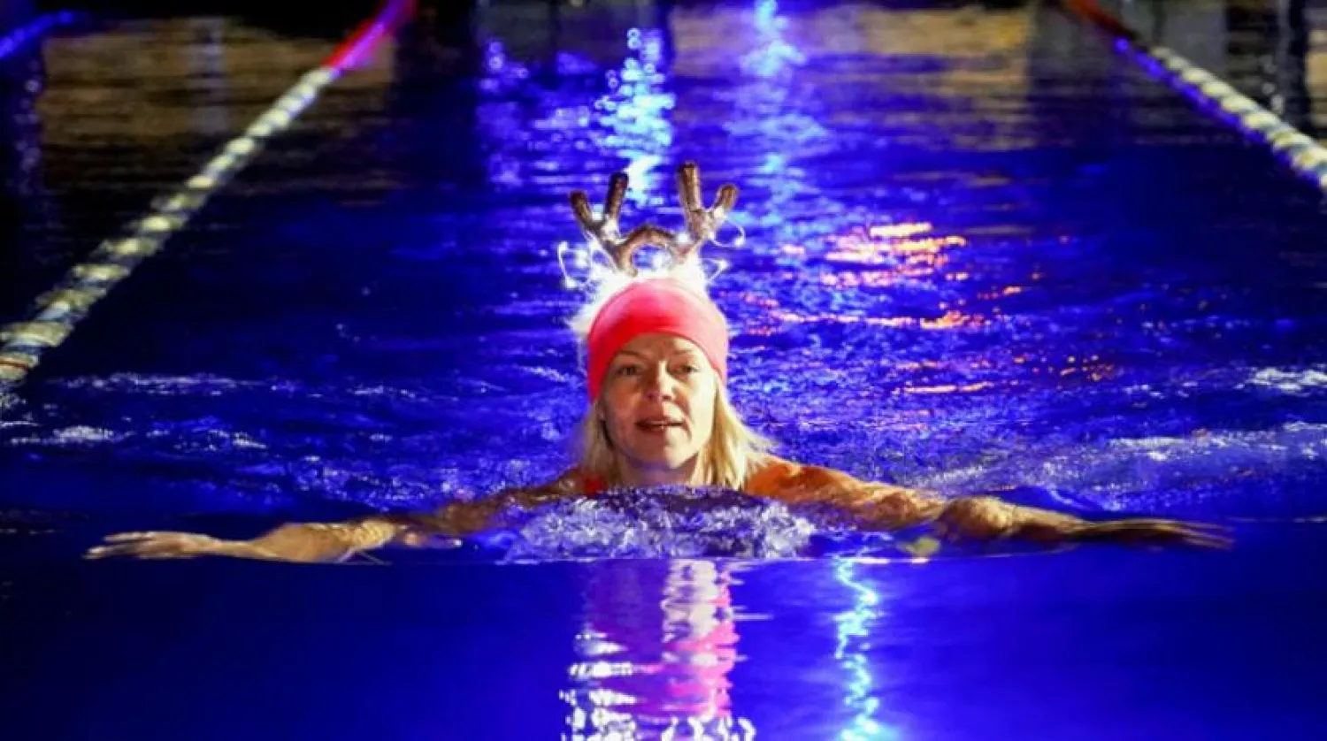 Tallin’de en geniş çaplı yüzme yarışından Estonyalı bir kadın (Reuters)