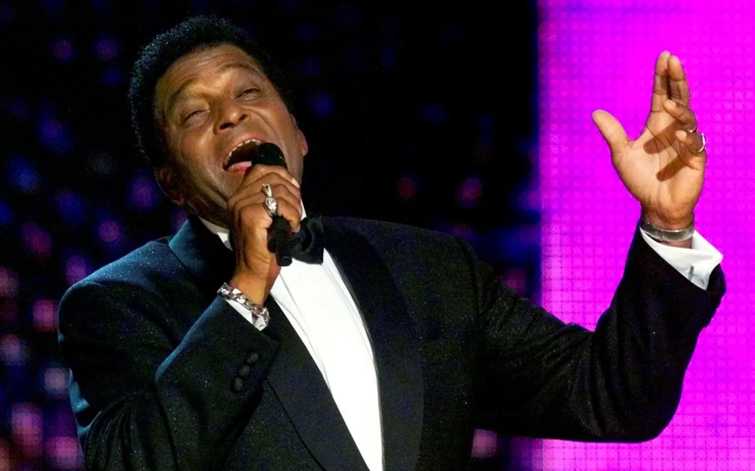 Country music legend Charley Pride performs a medley of his music at the 34th annual Country Music Association Awards show at the Grand Ole Opry House in Nashville, Tennessee October 4, 2000. File Photo