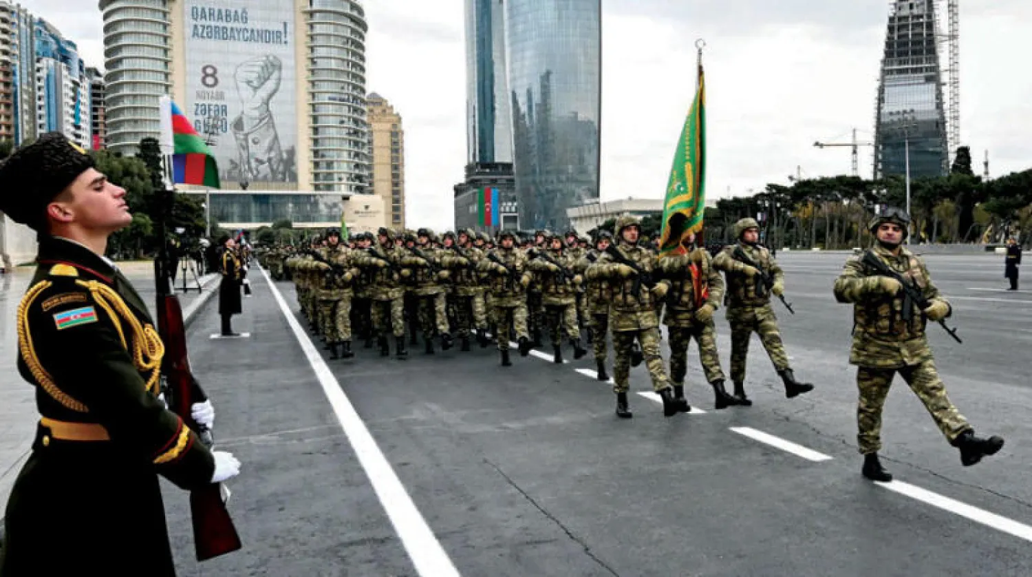 عرض عسكري احتفاء بالنصر في باكو قبل أيام (إ.ب.أ)