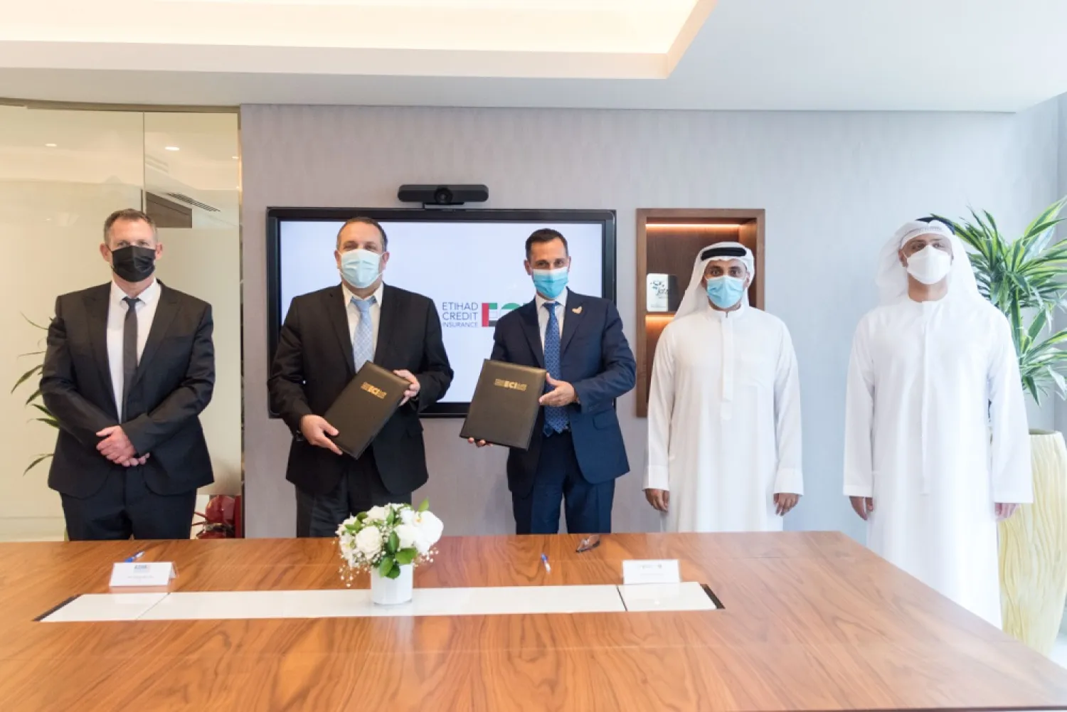 The export credit agencies of the UAE and Israel have signed a cooperation agreement to develop economic relations between the two countries. (WAM)
