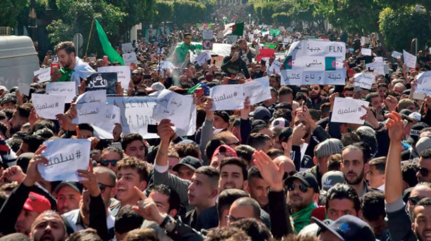 Cezayir’de Cumhurbaşkanı Buteflika aleyhinde gerçekleştirilen protesto gösterileri (AFP) 
