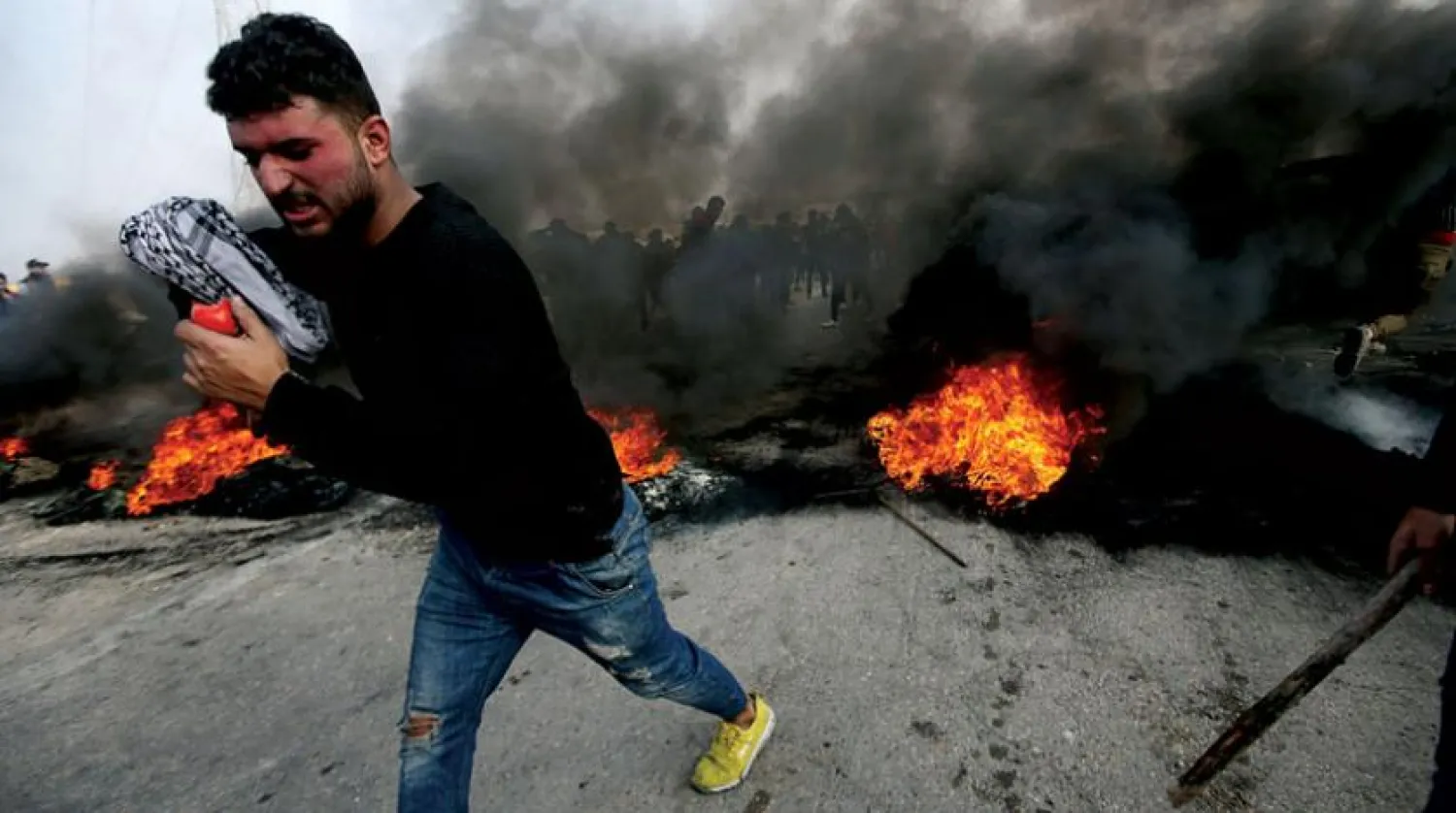 Irak’ın güneyindeki Basra’da dün yolsuzluk ve kötü ekonomik koşullar protesto edildi. (Reuters)
