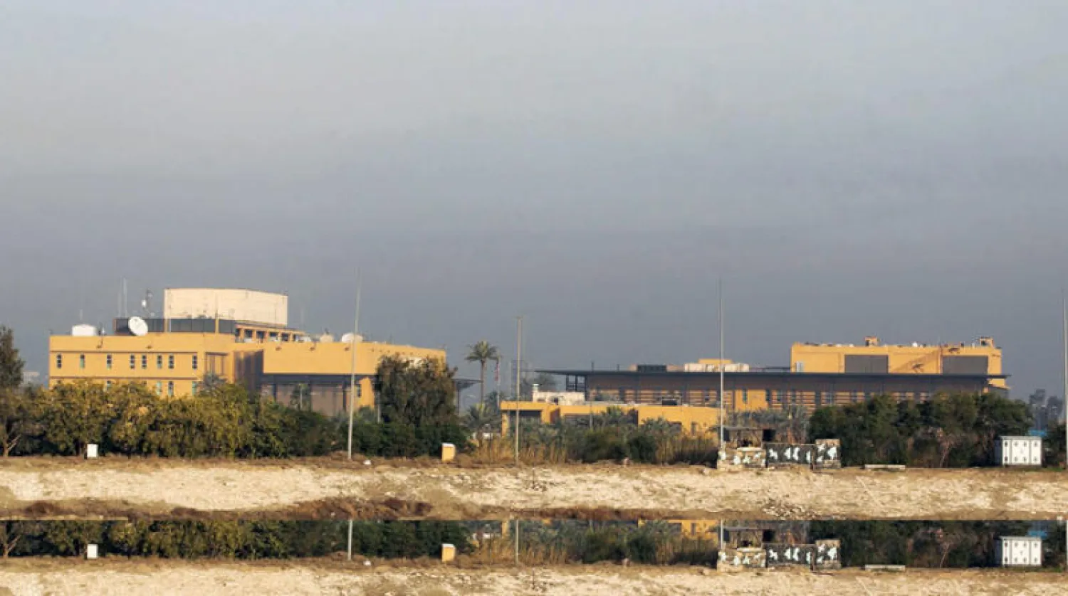 مجمع السفارة الأميركية على ضفة دجلة في المنطقة الخضراء ببغداد (أ.ف.ب)