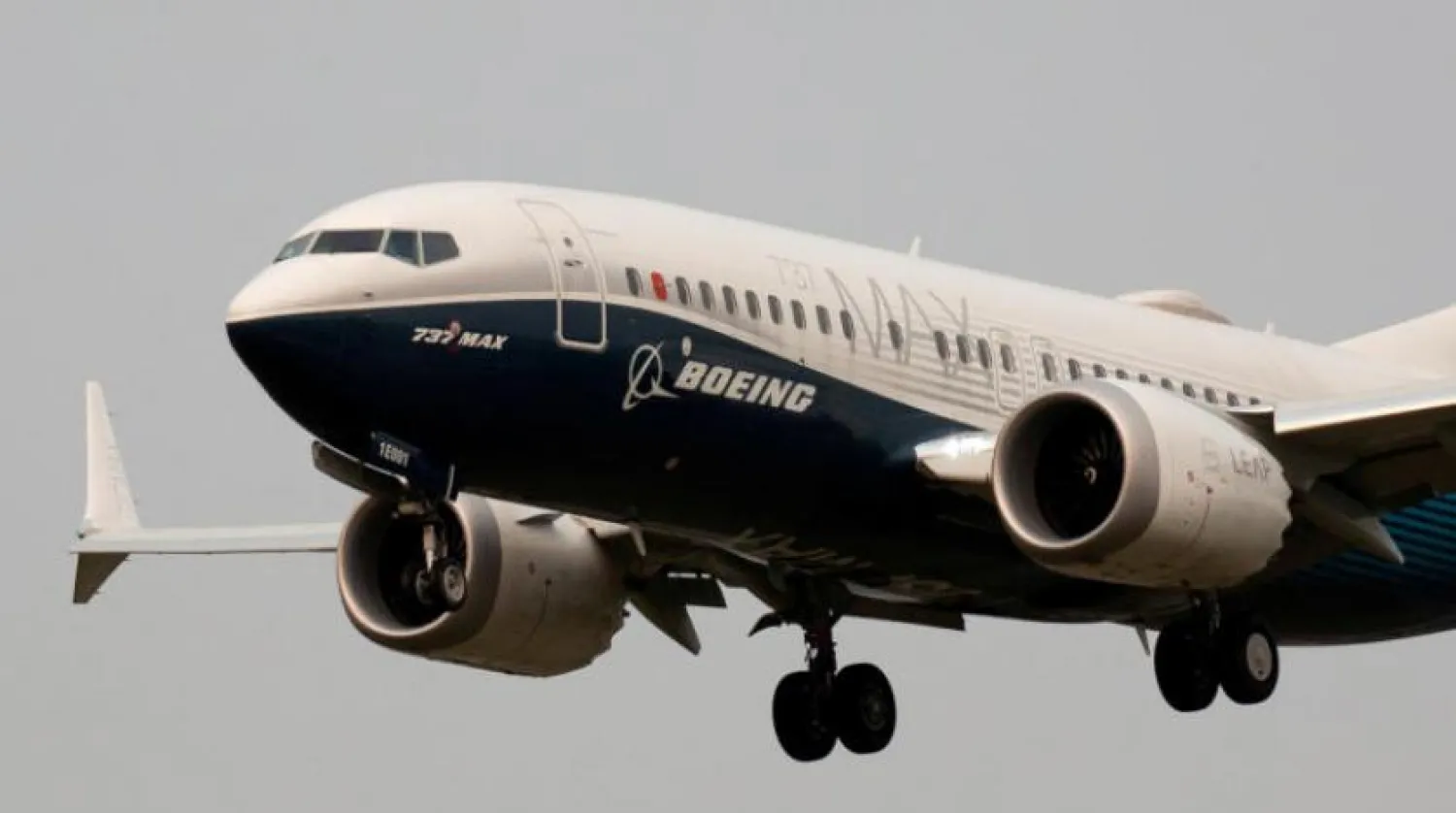 Boeing 737 Max uçağı Seattle'da bir test uçuşu sırasında iniş yaparken (Reuters)