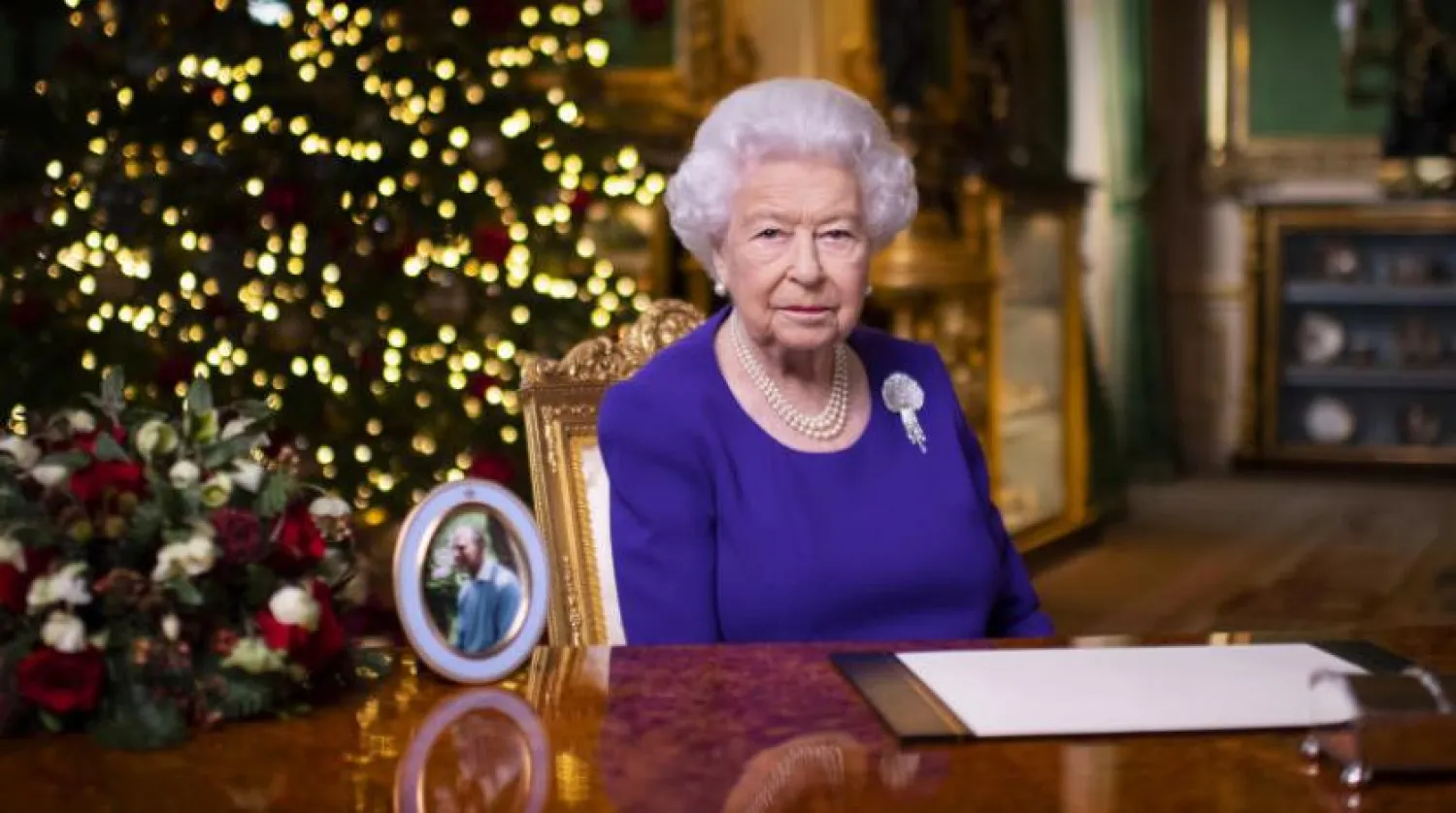 Kraliçe II. Elizabeth, Windsor Kalesi'nde yıllık Noel mesajının kaydı sırasında (DPA)