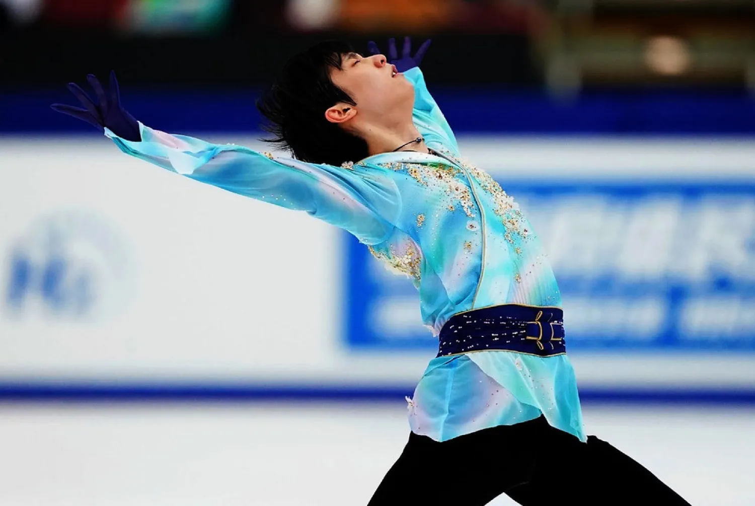Yuzuru Hanyu blew the competition away with an effortlessly graceful free skate at Japan's figure skating national championships on Saturday. (AFP)