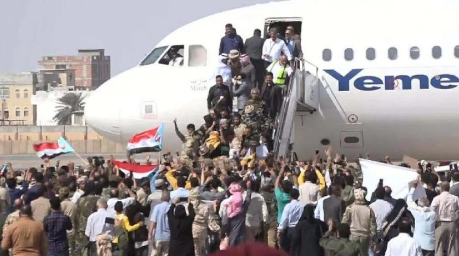 Three Blasts Target Aden Airport after New Yemeni Gov’t Lands 