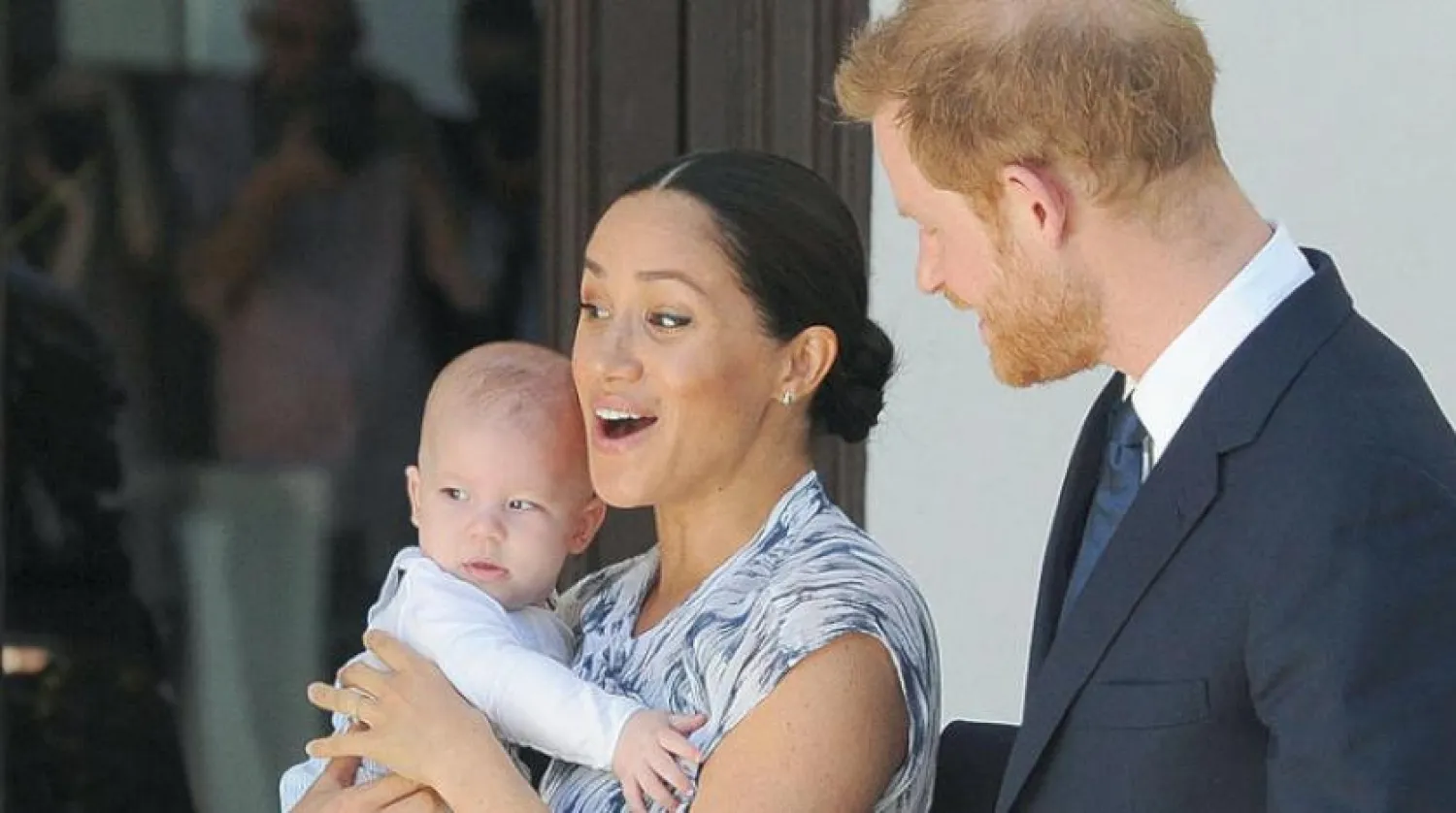 Prens Harry, karısı Meghan ve oğulları Archie. (AP)