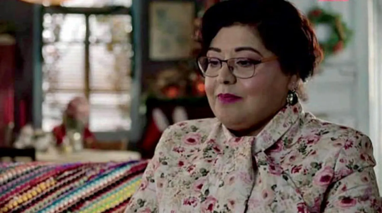 الممثلة ليليان نمري تجسد دور الآنسة جورجيت في مسلسل «عا اسمك»