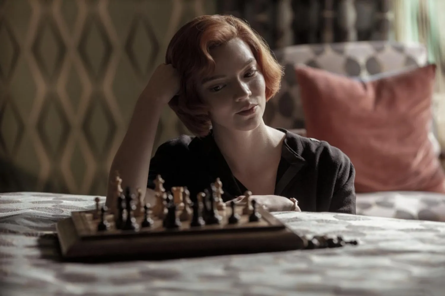 The Queen's Gambit hem eleştirmenlerden hem de izleyicilerden tam not almıştı (Netflix)