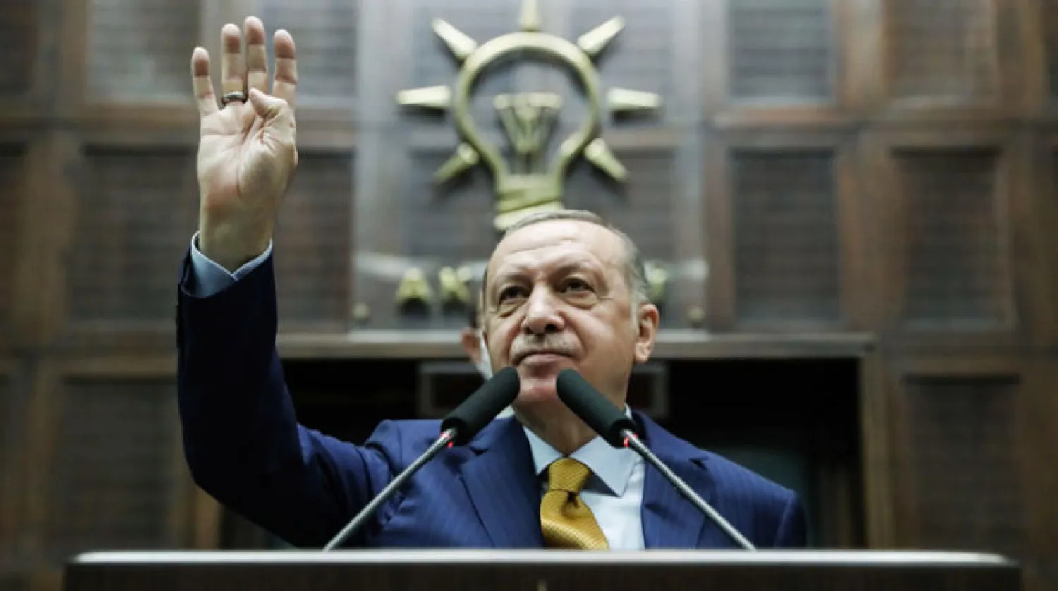 يخشى إردوغان من موجات خروج من حزبه للانضمام إلى حزبي داود أوغلو وباباجان (أ.ف.ب)