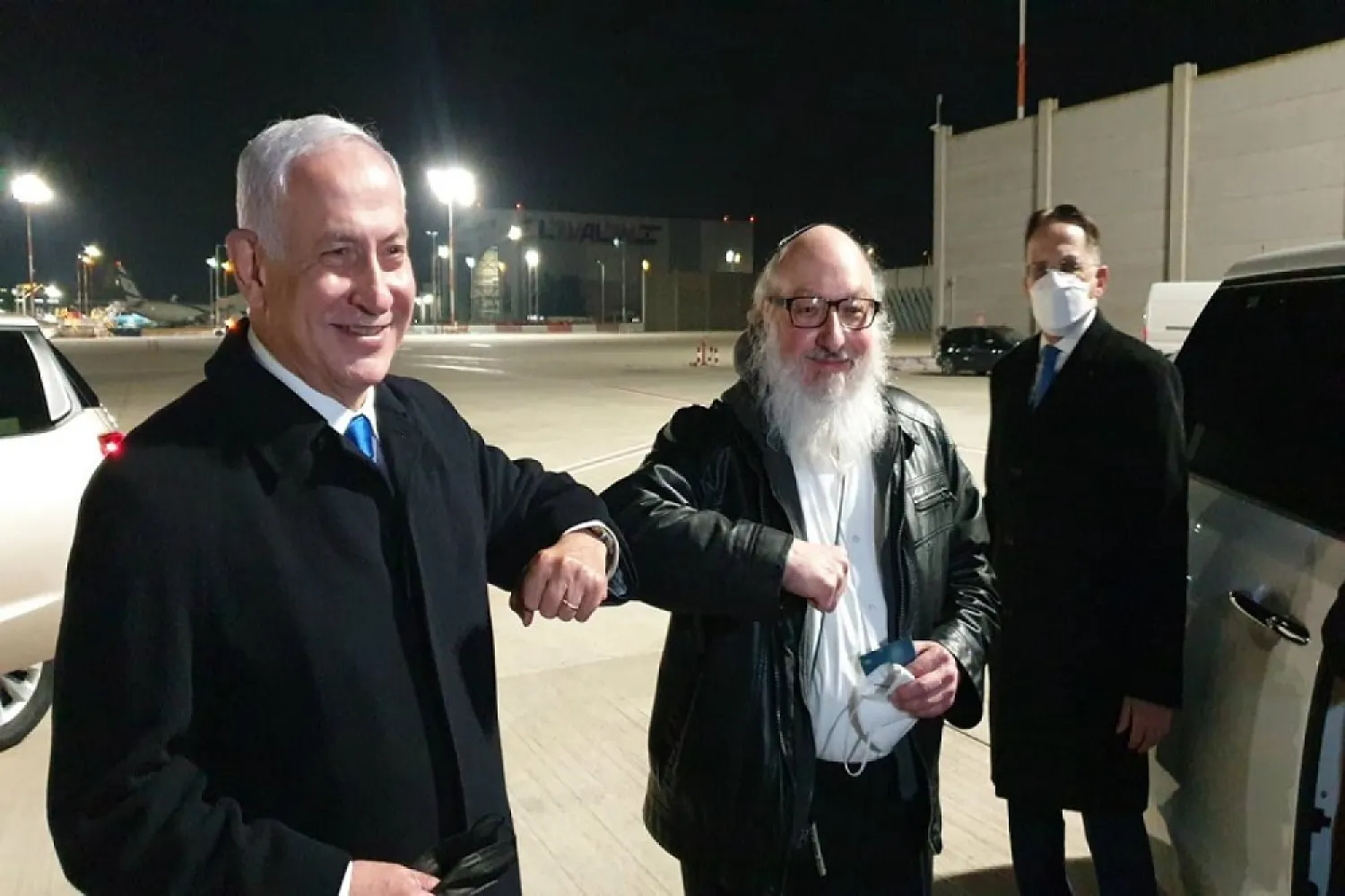 Prime Minister Benjamin Netanyahu with Israeli spy Jonathan Pollard at the airport. (Israeli Prime Minister's Office)