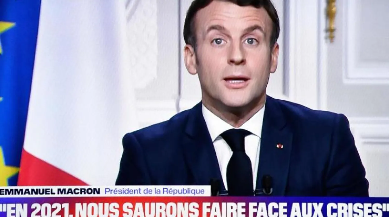 Fransa Cumhurbaşkanı Emmanuel Macron, yılbaşında halka sesleniş konuşması yaparken (AFP)