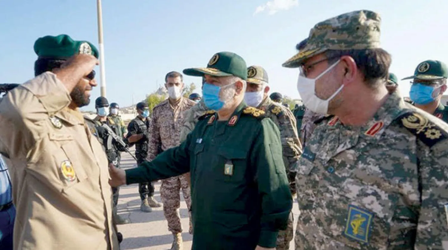 قائد «الحرس الثوري» مع قواته في جزيرة أبو موسى الإماراتية المحتلة أمس (تسنيم)