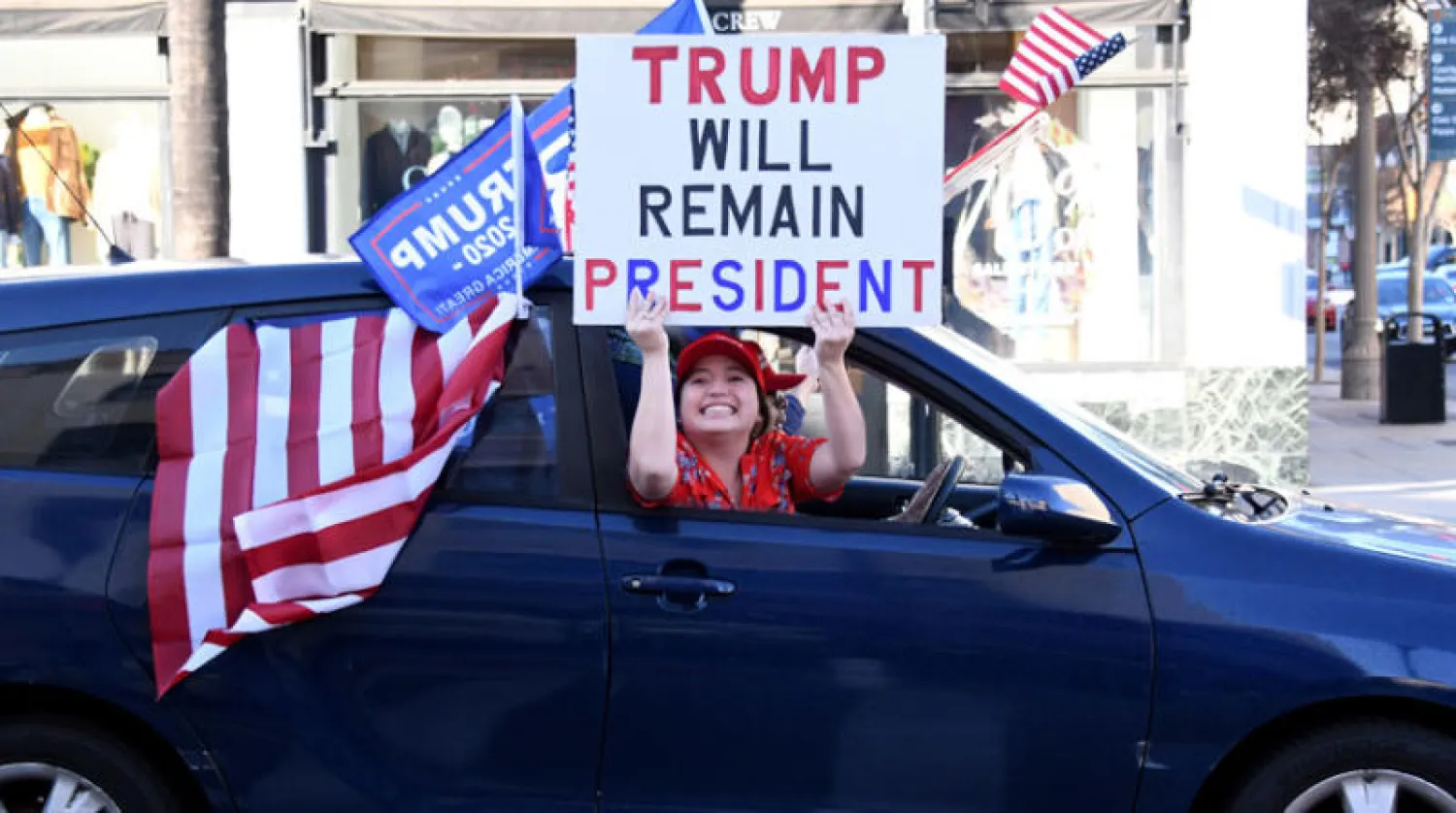 أنصار ترمب يشاركون في مسيرة داعمة له في باسادينا أول من أمس (أ.ب)