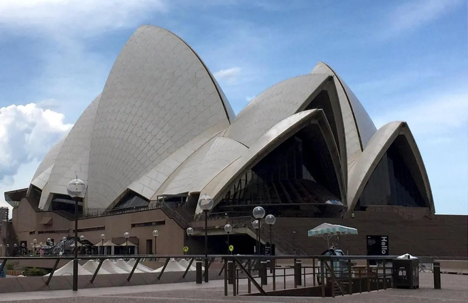 The Sydney Opera House can be seen after it was evacuated due to a police operation January 14, 2016. REUTERS/Matt Siegel