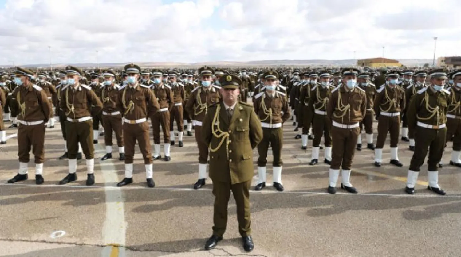 LUO’nun geçtiğimiz ayın sonlarında Bingazi'de Libya Bağımsızlık Günü yıldönümü törenlerinden bir kare (Reuters)