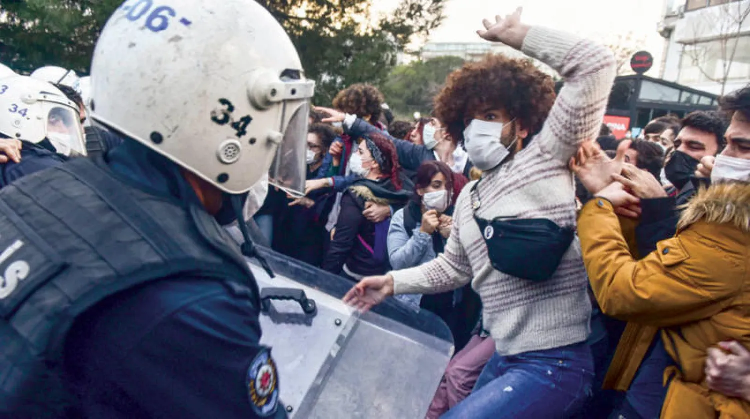 مواجهات بين طلاب جامعة «البسفور» والشرطة في أنقرة أول من أمس (أ.ب)